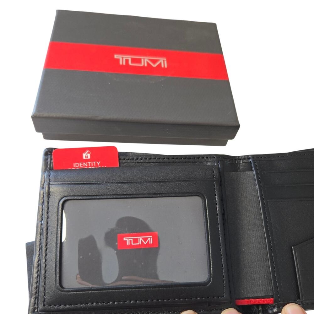 TUMI ID Lock Double Compartment Black Wallet 4x5x1 New with Box